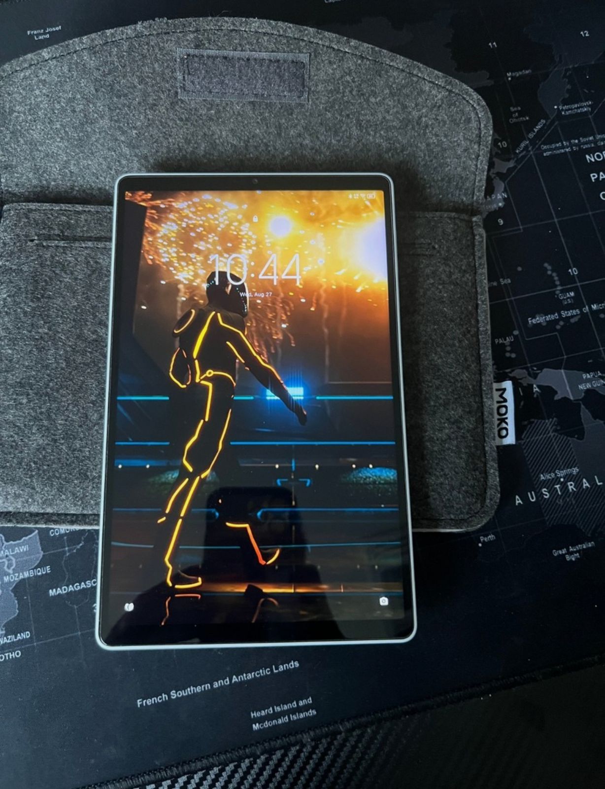 Lenovo Legion y700 Gen 4 2025 Snapdragon 8 Elite Tablet with Moft Stand + Sleeve